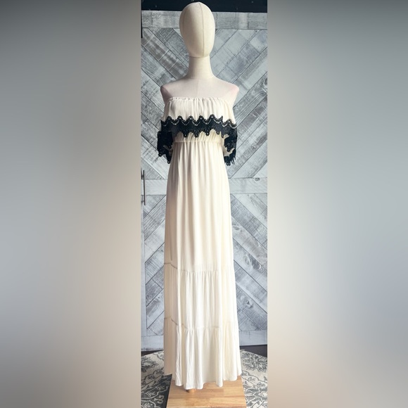 ROMEO + JULIET COUTURE NWT Off Shoulder Maxi Dress - Picture 3 of 12